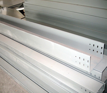 槽式電纜橋架哪家好？電纜橋架使用簡單嗎？