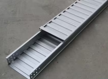 選購(gòu)槽式電纜橋架時(shí)，需要注意哪些問(wèn)題